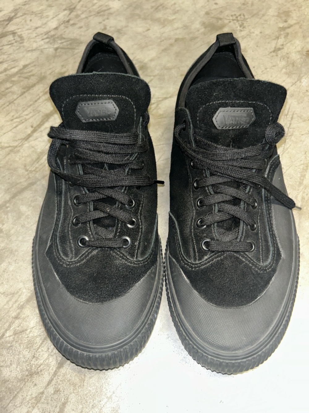 Vans Men’s Black Low-Top Lace-Up Sneakers